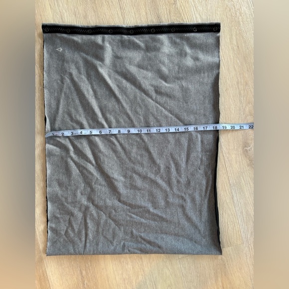 Ivivva by Lululemon girls scarf grey with black interior - Picture 3 of 6